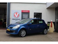 Blauw metallic Gebruikt 2009 Renault Clio R.S. Collection Hatchback | € 3.650 (Eerlijke prijs)