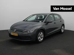 Hatchback Gebruikt 2022 VW Golf VIII Life Hatchback | € 20.945 (Eerlijke prijs)