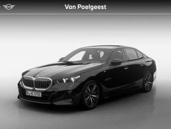 Saphirschwarz metallic (475) (zwart metallic) Nieuw 2025 BMW 530e M Sport Sedan | € 86.277 (Eerlijke prijs)