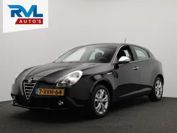 Zwart, metallic lak Gebruikt 2014 Alfa Romeo Giulietta Distinctive Hatchback | € 12.445 (Eerlijke prijs)