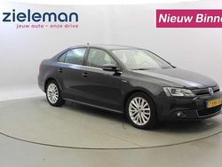 Zwart, metallic lak Gebruikt 2013 VW Golf Highline Sedan | € 6.845 (Super prijs)