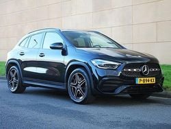 Zwart (metallic) Gebruikt 2022 Mercedes GLA180 Business SUV | € 19.945 (Super prijs)