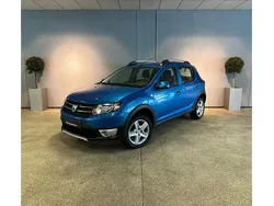 Blauw Gebruikt 2014 Dacia Sandero Lauréate Hatchback | € 5.950 (Iets duurder)