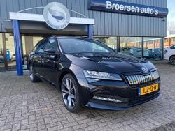 Zwart Gebruikt 2022 Skoda Superb SportLine Stationwagen | € 30.745