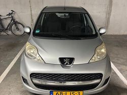 Grijs (metallic) Gebruikt 2010 Peugeot 107 Urban Move Hatchback | € 2.550 (Goede deal)