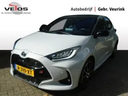 Grijs Gebruikt 2022 Toyota Yaris Sport Hatchback | € 28.500 (Eerlijke prijs)