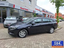 Blauw, metallic lak Gebruikt 2018 Opel Astra Edition Stationwagen | € 9.950 (Goede deal)