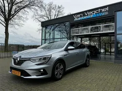 Grijs, metallic lak Gebruikt 2022 Renault Mégane IV Intens Hatchback | € 18.395 (Eerlijke prijs)