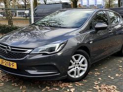 Grijs (metallic) Gebruikt 2016 Opel Astra Edition Hatchback | € 8.950 (Eerlijke prijs)