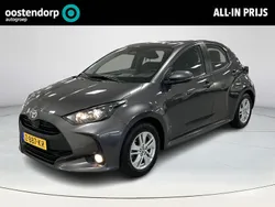 Grijs Gebruikt 2024 Toyota Yaris Hybrid Active Hatchback | € 24.445 (Eerlijke prijs)