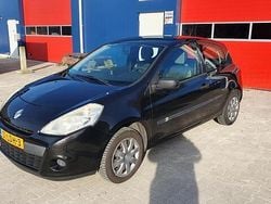Zwart Gebruikt 2010 Renault Clio II Hatchback | € 2.250 (Eerlijke prijs)