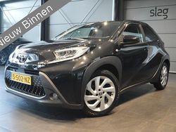 Zwart (metallic) Gebruikt 2023 Toyota Aygo X SUV | € 14.900