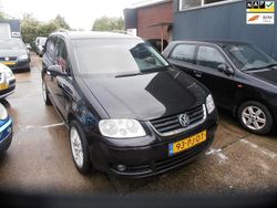 Zwart Gebruikt 2004 VW Touran Highline MPV | € 950 (Eerlijke prijs)
