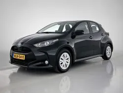 Zwart Gebruikt 2024 Toyota Yaris Active Hatchback | € 22.945 (Eerlijke prijs)