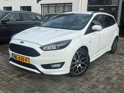 Wit Gebruikt 2017 Ford Focus ST-Line Stationwagen | € 14.650 (Iets duurder)