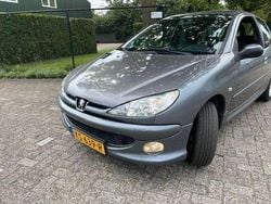 Grijs Gebruikt 2008 Peugeot 206 Forever Hatchback | € 1.750 (Eerlijke prijs)