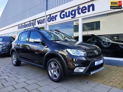 Zwart, metallic lak Gebruikt 2018 Dacia Sandero Lauréate Hatchback | € 12.950 (Duur)