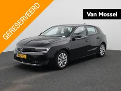 Zwart Gebruikt 2022 Opel Astra Edition Hatchback | € 15.900 (Eerlijke prijs)