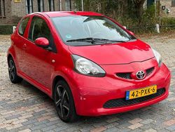 Rood Gebruikt 2008 Toyota Aygo Hatchback | € 3.000 (Eerlijke prijs)