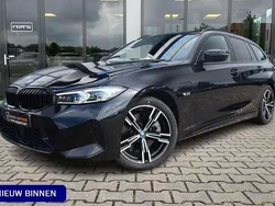 Zwart, metallic lak Gebruikt 2023 BMW 330 M Sport Stationwagen | € 43.900 (Eerlijke prijs)