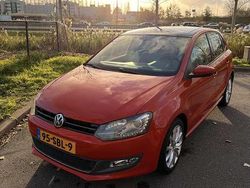 Oranje Gebruikt 2011 VW Polo Highline Sedan | € 6.950 (Goede deal)
