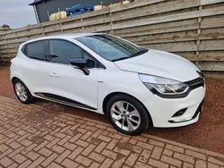 Wit Gebruikt 2017 Renault Clio IV LIMITED Hatchback | € 9.950 (Eerlijke prijs)
