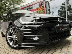 Zwart Gebruikt 2020 VW Golf VII Highline Hatchback | € 21.750 (Eerlijke prijs)