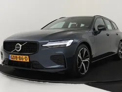 Blauw Gebruikt 2024 Volvo V60 Plus Stationwagen | € 46.490 (Eerlijke prijs)