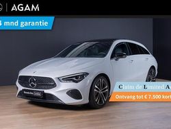 Wit, metallic lak Gebruikt 2024 Mercedes CLA200 Shooting Brake Luxury Stationwagen | € 49.950