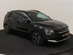 Zwart, metallic lak Gebruikt 2022 Kia Niro SUV | € 28.990 (Iets duurder)