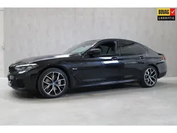 Zwart Gebruikt 2022 BMW 545 Sedan | € 51.995 (Eerlijke prijs)