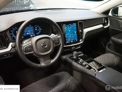 Zwart Gebruikt 2023 Volvo V60 Core Stationwagen | € 39.950 (Goede deal)