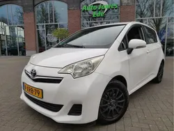 Wit Gebruikt 2011 Toyota Verso-S Comfort MPV | € 5.695 (Eerlijke prijs)