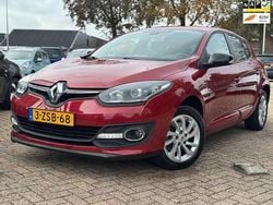 Rood Gebruikt 2015 Renault Mégane III LIMITED Hatchback | € 6.999 (Eerlijke prijs)