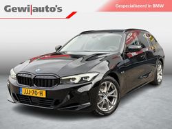 Zwart Gebruikt 2022 BMW 320e Shadowline Stationwagen | € 31.999 (Goede deal)
