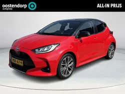 Rood Gebruikt 2021 Toyota Yaris Hybrid Executive Hatchback | € 22.950 (Eerlijke prijs)