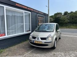 Beige Gebruikt 2006 Renault Modus Dynamique MPV | € 1.650 (Goede deal)