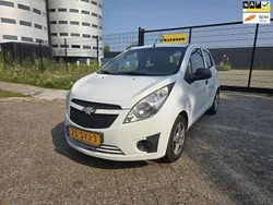 Wit, metallic lak Gebruikt 2011 Chevrolet Spark LS Hatchback | € 1.995 (Goede deal)