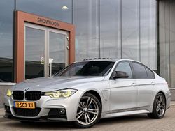 Grijs Gebruikt 2017 BMW 330e M Sport Sedan | € 23.995 (Eerlijke prijs)