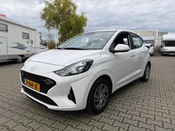 Wit Gebruikt 2024 Hyundai i10 Comfort Hatchback | € 14.845 (Eerlijke prijs)