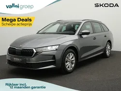 Grijs Gebruikt 2024 Skoda Octavia Selection Stationwagen | € 29.950 (Goede deal)