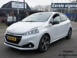 Wit, metallic lak Gebruikt 2016 Peugeot 208 GT-line Hatchback | € 9.950 (Eerlijke prijs)