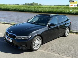 Zwart Gebruikt 2020 BMW 330 Executive Stationwagen | € 29.750 (Goede deal)