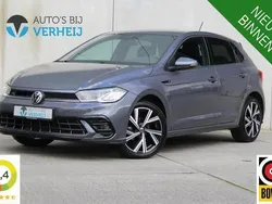 Grijs, metallic lak Gebruikt 2022 VW Polo R-line Hatchback | € 21.950 (Iets duurder)