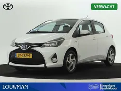 Wit Gebruikt 2016 Toyota Yaris Hybrid Trend Hatchback | € 15.945 (Eerlijke prijs)