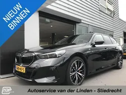 Zwart, metallic lak Gebruikt 2024 BMW 530e M Sport Stationwagen | € 74.500
