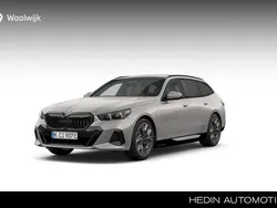 Zilver, metallic lak Nieuw 2024 BMW 550 Comfort Edition Stationwagen | € 109.072
