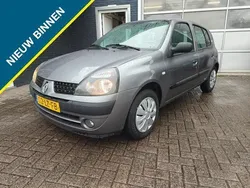 Grijs Gebruikt 2003 Renault Clio II Authentique Hatchback | € 1.795 (Iets duurder)