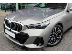 Oxidgrau (grijs metallic) Gebruikt 2025 BMW 530e Shadowline Stationwagen | € 68.950