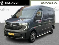 J47 blue gris (blauw metallic) Nieuw 2024 Renault Master Van | € 38.950 (Eerlijke prijs)